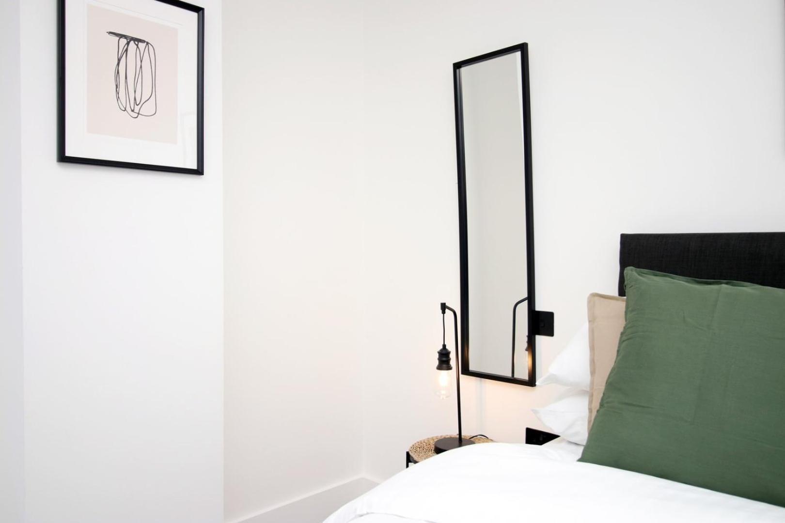 2 Bedroom With Free Parking Swindon Buitenkant foto