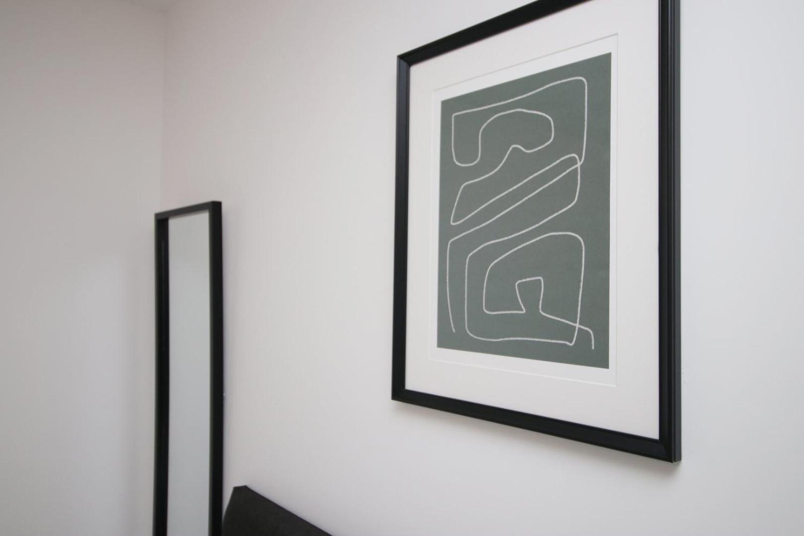 2 Bedroom With Free Parking Swindon Buitenkant foto