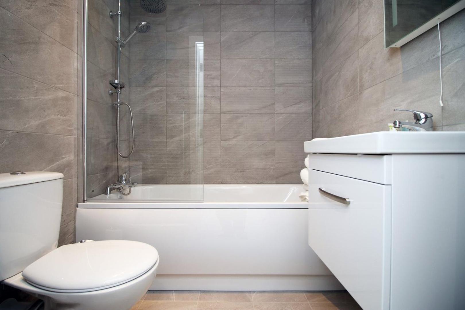 2 Bedroom With Free Parking Swindon Buitenkant foto