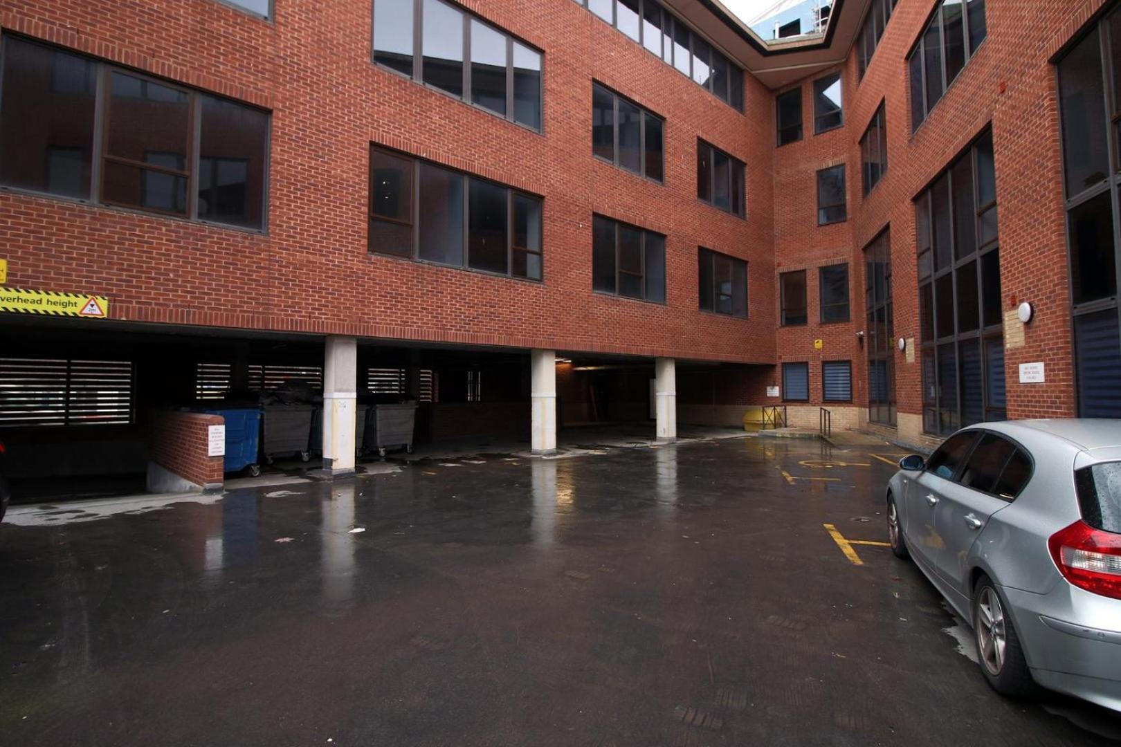 2 Bedroom With Free Parking Swindon Buitenkant foto