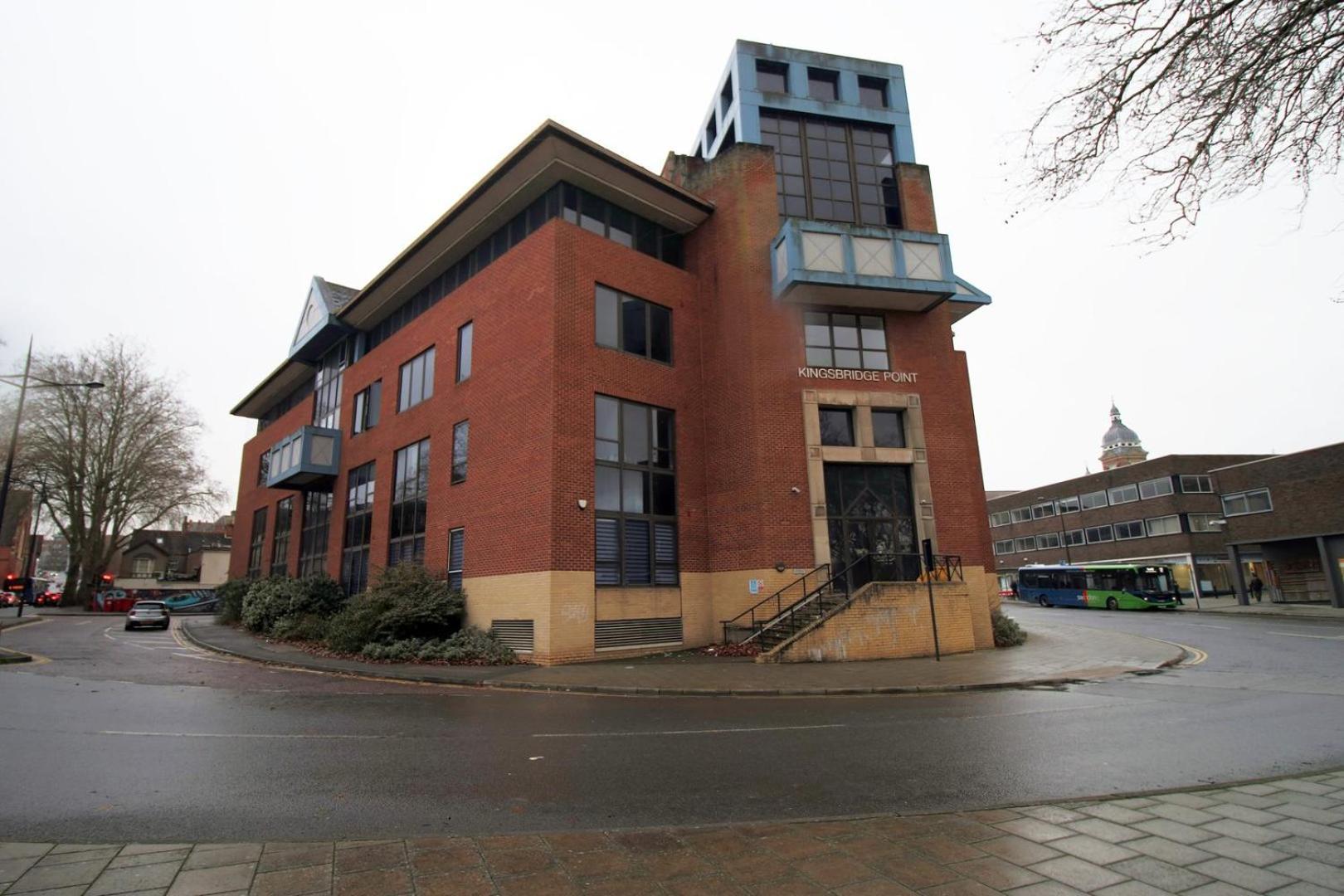 2 Bedroom With Free Parking Swindon Buitenkant foto